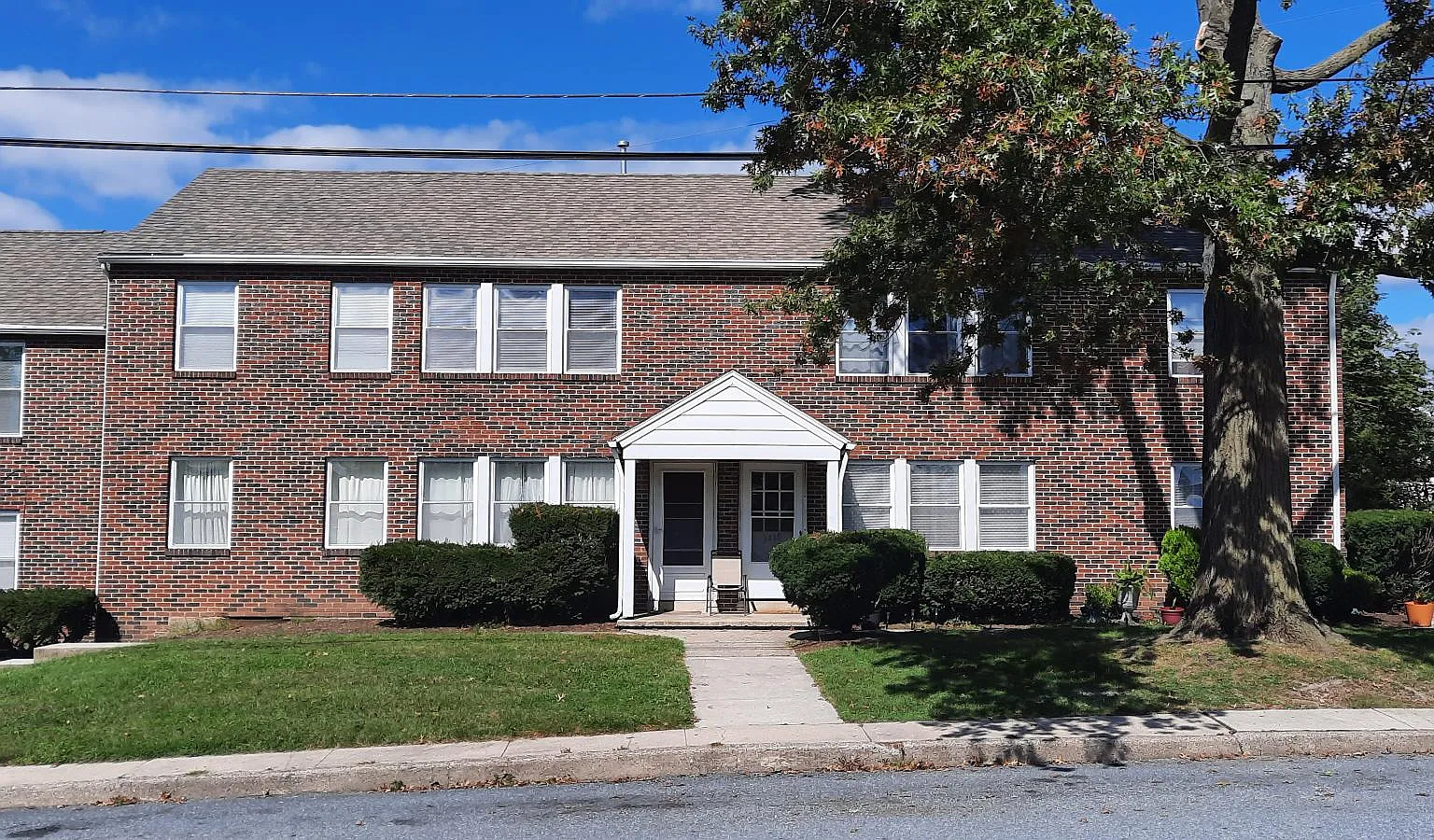 2 bed, 770 sqft, $1,200 — Photo 1