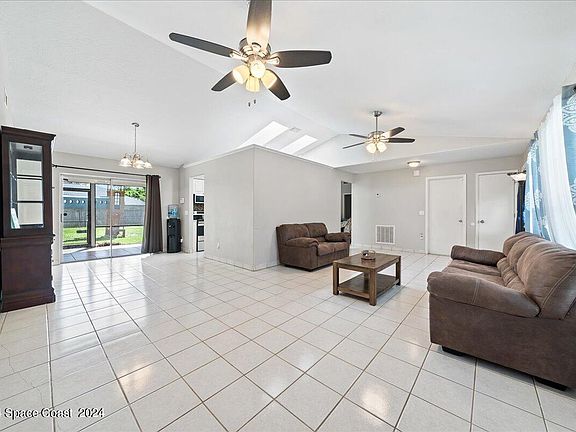 5th image of 998 Zamora St SE #16