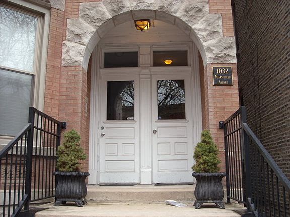 3rd image of 1032 N Marshfield Ave APT 3R