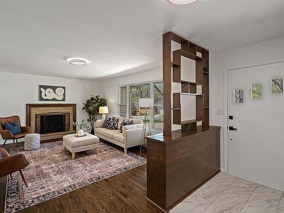 4th image of 809 W 86th Ter