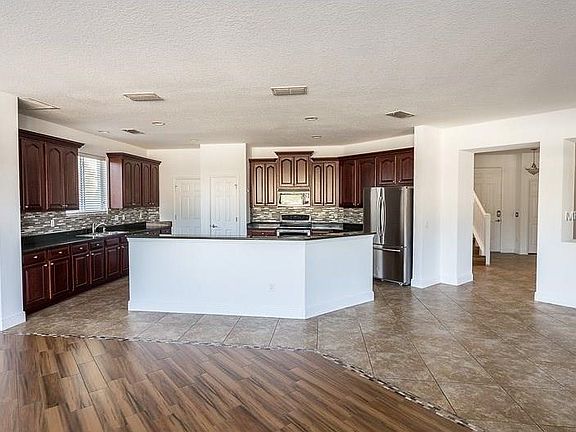 5th image of 14239 Lagoon Cove Ln