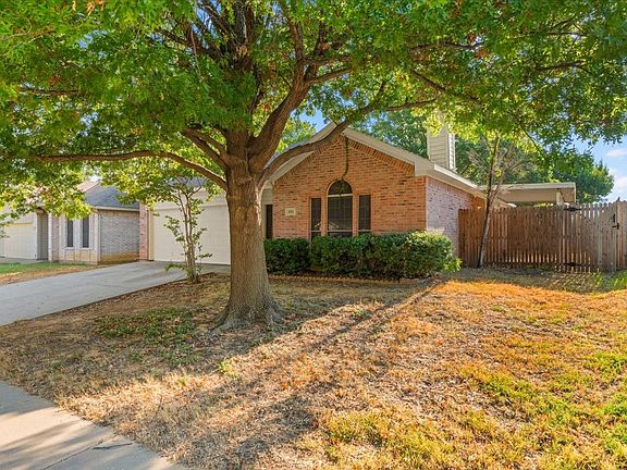 3rd image of 3933 Parkhaven Dr