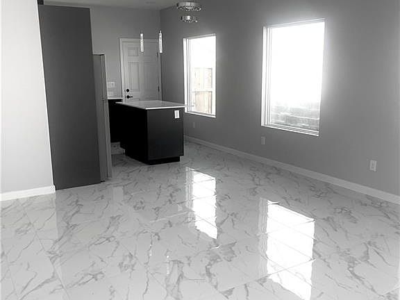 3rd image of 1025 N Woodson Ave #3