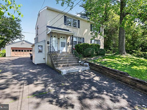 2nd image of 325 Manor Rd