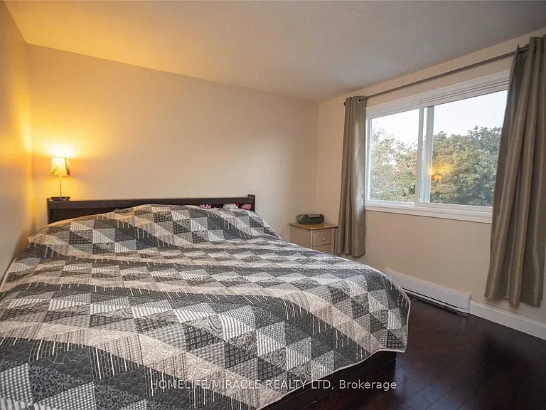 38 Hoskins Sq — Photo 8