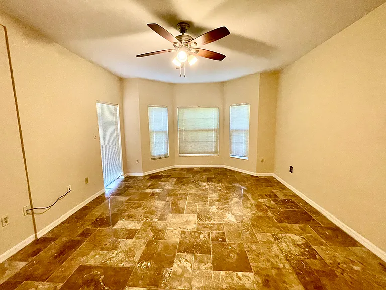 6015 Chardonnay Ln — Photo 8