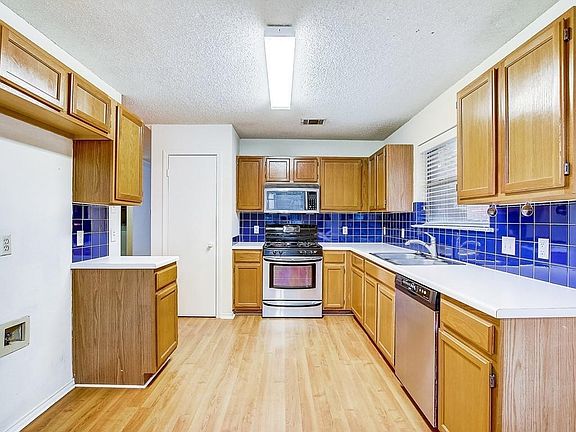 5th image of 13335 Black Canyon Dr