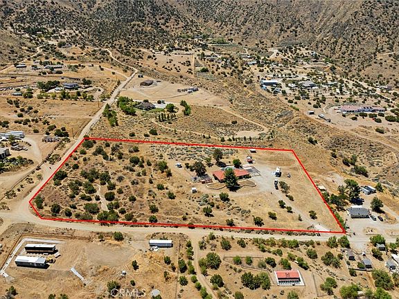 5th image of 902 Searchlight Ranch Rd