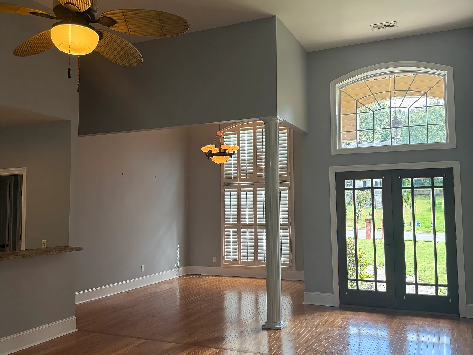 3 bed, 2.5 bath, 2200 sqft, $3,000 — Photo 3