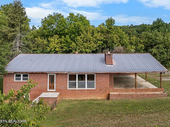 2nd image of 385 Gardenia Rd