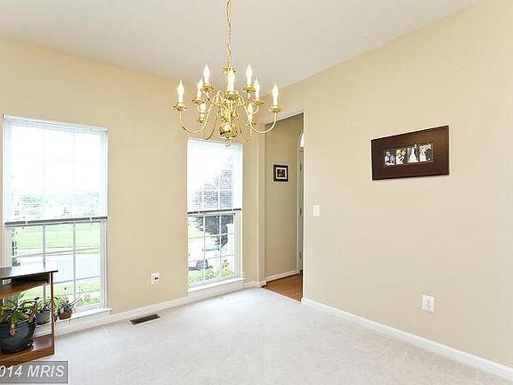 4th image of 212 Shoe Buckle Ct