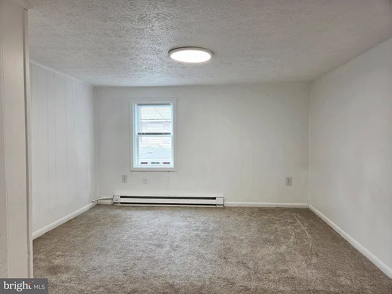 233 Kern St — Photo 9