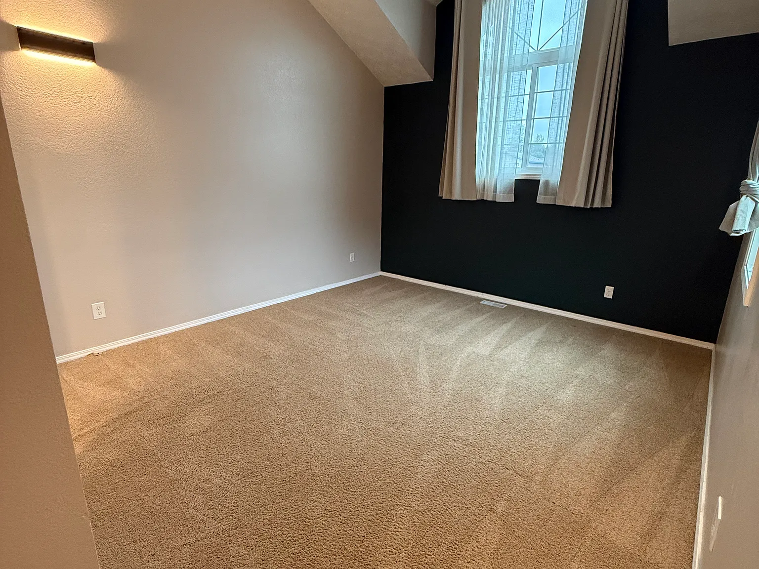 3 bed, 2.5 bath, 1700 sqft, $2,800 — Photo 4