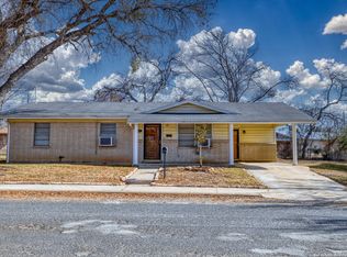 818 John F Kennedy Dr, Crystal City, TX 78839