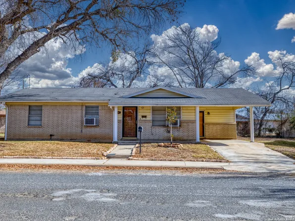 818 John F. Kennedy Dr., Crystal City, TX 78839