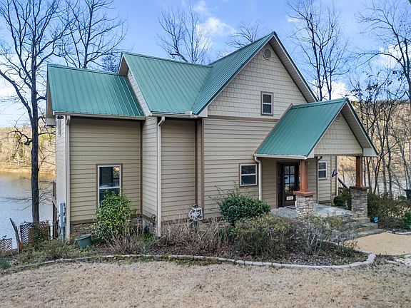 3rd image of 495 Lakeridge Dr