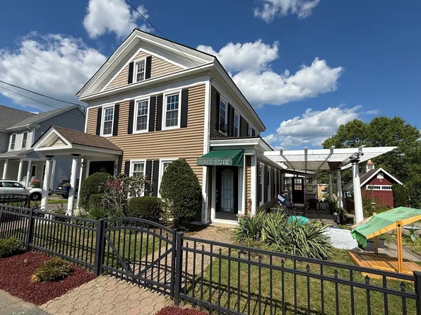 5 Washington St, Monson, MA 01057