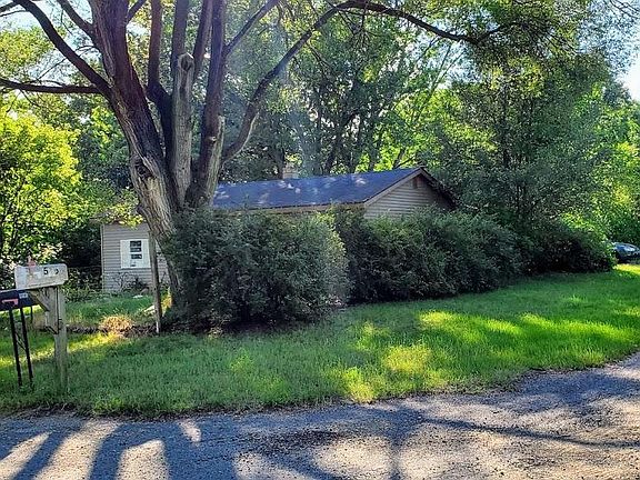 3rd image of 1196 Summer St
