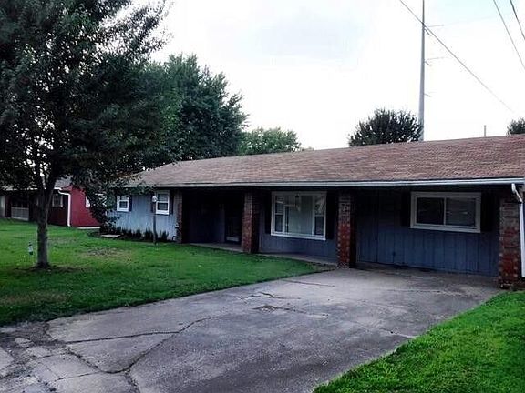 4th image of 923 SE 10th St
