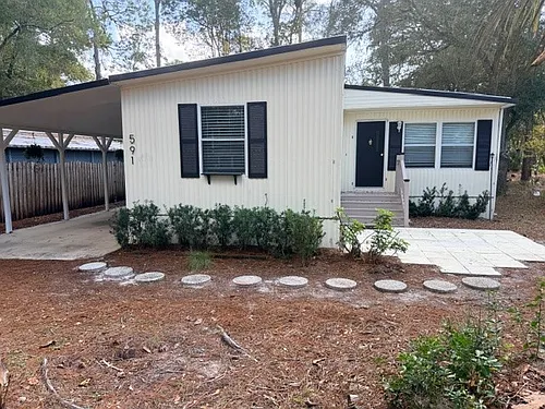 591 E Club Blvd Photo 1