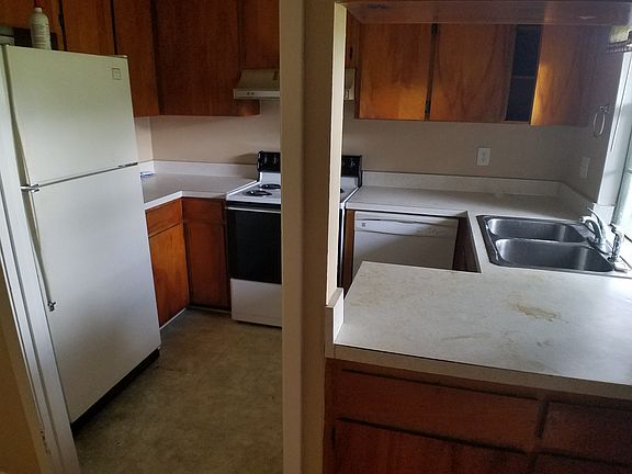 2nd image of 311 Echo Cir
