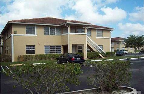 1st image of 821 Twin Lakes Dr
