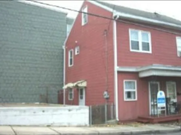 15 N Gilbert St, Shenandoah, PA 17976