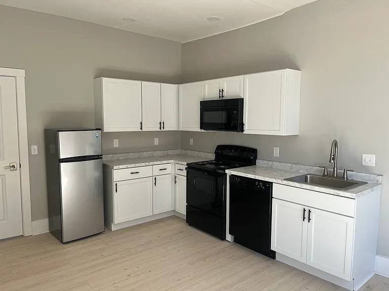 114 E Franklin St #3 — Photo 5