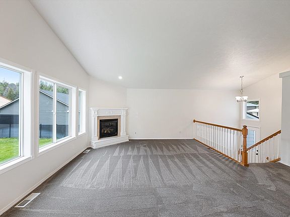 3rd image of 5983 Blackstone Way