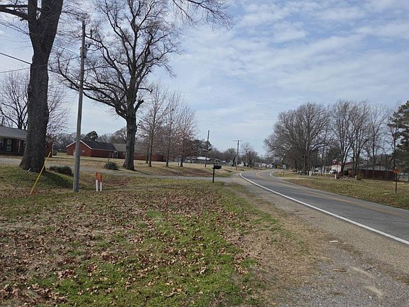 4th image of 446 Old Military Rd E