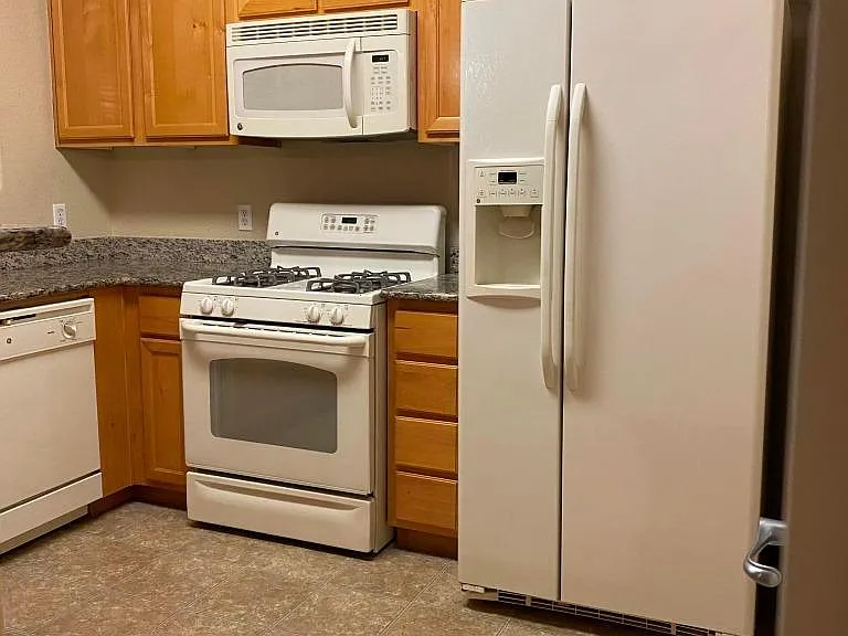 700 Moon Cir — Photo 28