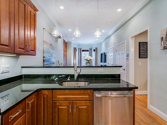 3rd image of 695 E 8th St #1