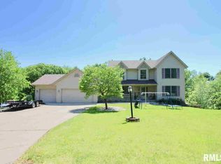 7061 Holdorf Dr, Blue Grass, IA 52726