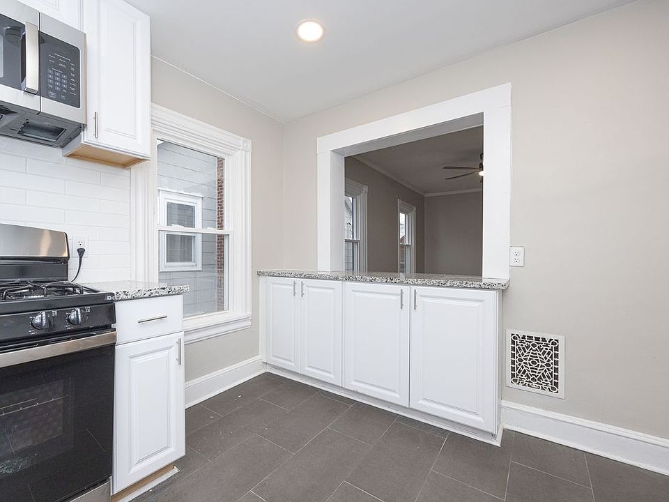 1st image of 225 Jefferson Ave #2