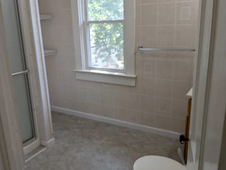 621 W 14th St #3 — Photo 5