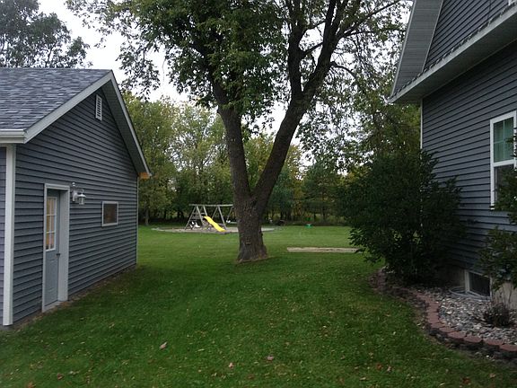 3rd image of 511 2nd Ave S