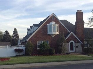 8907 Waymond Ave, Highland, IN 46322