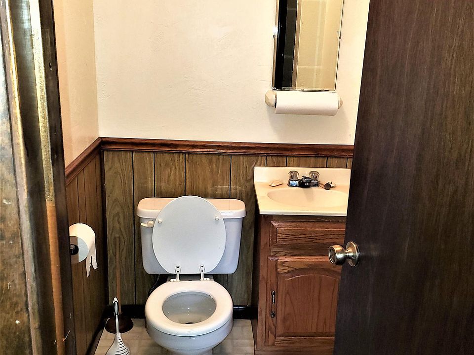 2nd image of 547 Lincoln Ave #1