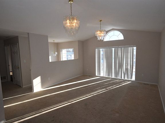 5th image of 2803 E Marshall Ave