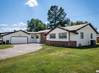 902 Fairlane Dr, Marion, IL 62959