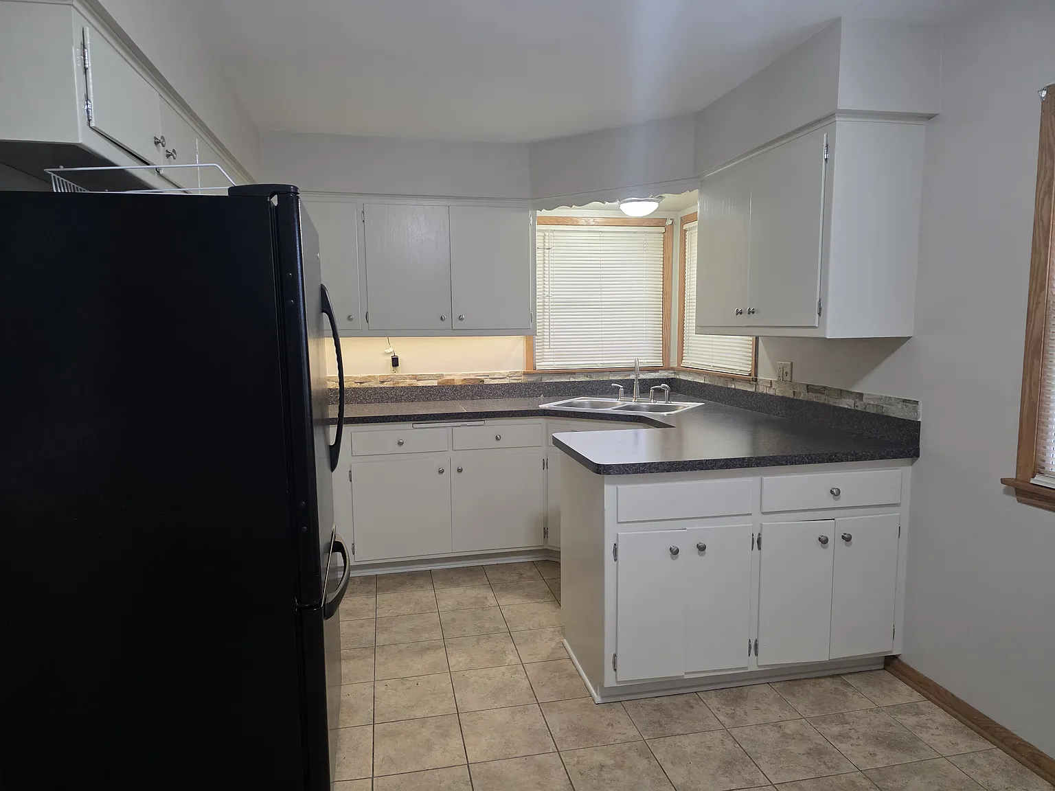 3 bed, 1.5 bath, 1176 sqft, $1,850 — Photo 3
