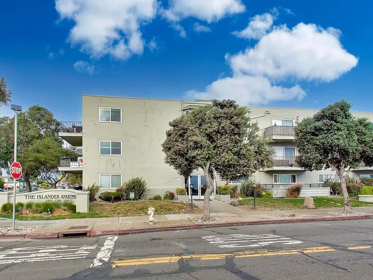 1701 Shoreline Drive — Photo 21