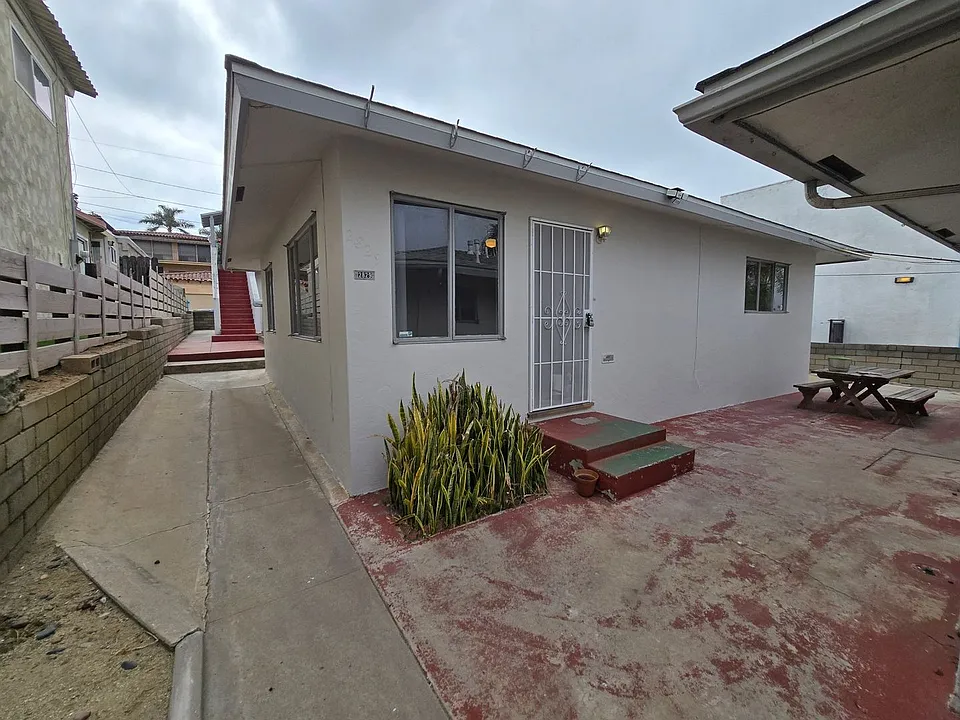 Morena Blvd. 2827-2831