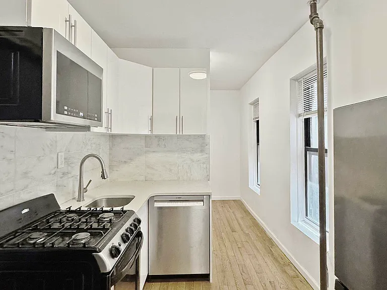 454 W 36th St #4 — Photo 11