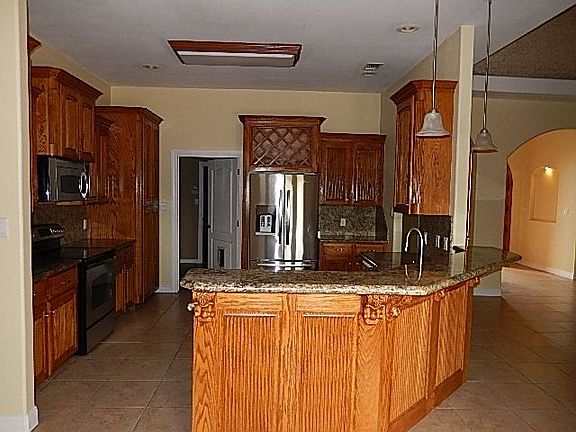 4th image of 516 Persimmon Ave