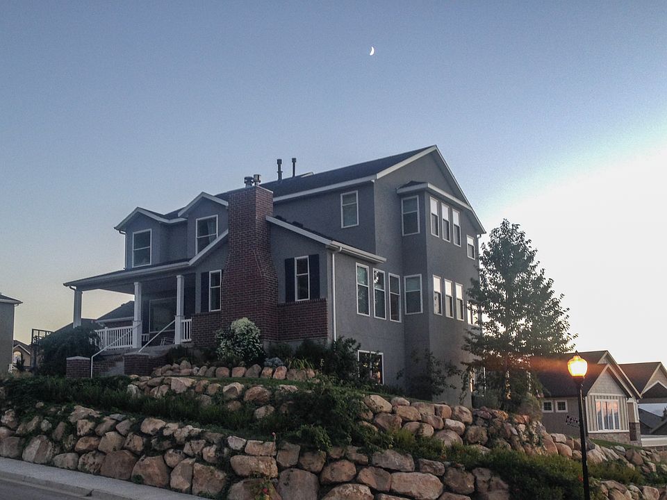 Corner lot on East Bench.