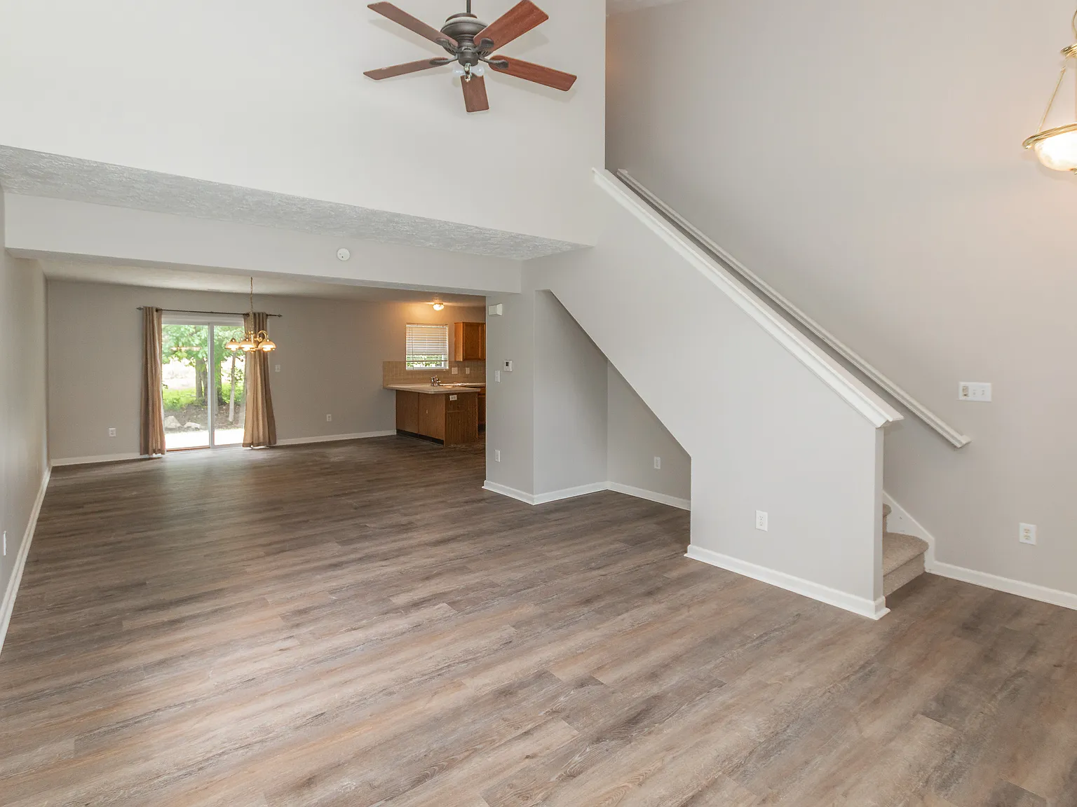 3 bed, 3.0 bath, 1640 sqft, $1,275 — Photo 4