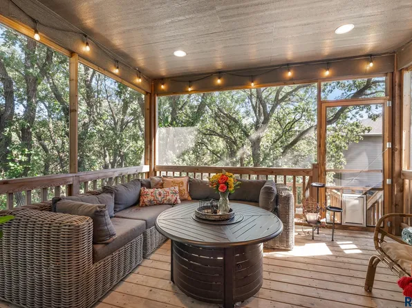 9004 E Black Walnut Cir, Sioux Falls, SD 57110