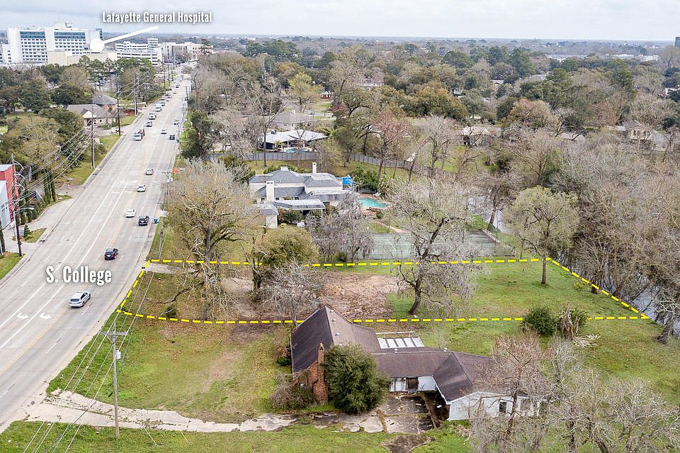 2nd image of 1204 S College Rd