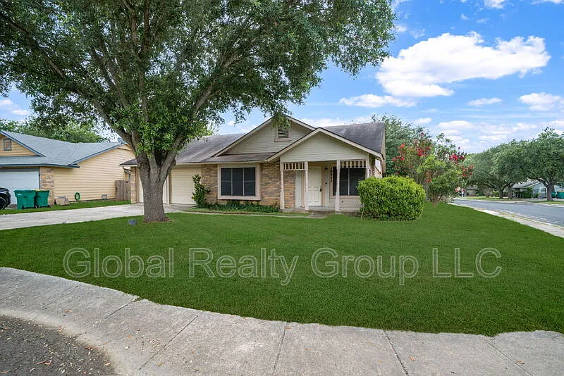 3 bed, 2.0 bath, 1516 sqft, $1,395 — Photo 3